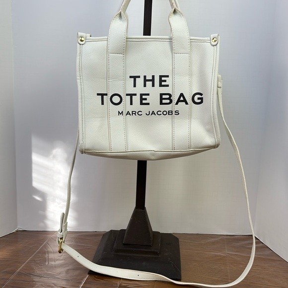 Marc Jacobs Handbags - The tote bag Marc Jacobs medium white satchel Crossbody/purse Zipper closure EUC